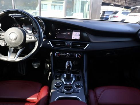 Used 2022 Alfa Romeo Giulia Veloce image 23