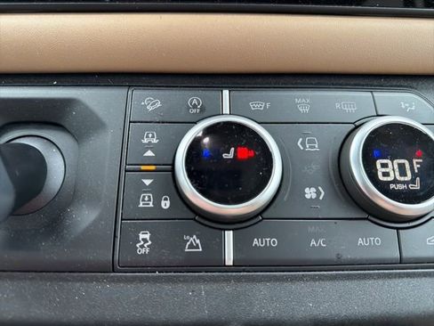 Used 2025 Land Rover Defender 110 X-Dynamic SE image 34