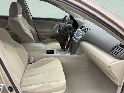 Used 2009 Toyota Camry LE FWD image 18