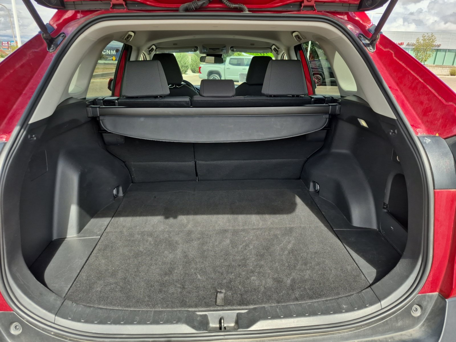 Used 2025 Toyota RAV4 XLE AWD/4WD image 28