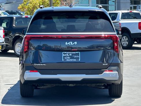 New 2026 Kia Carnival EX FWD image 5