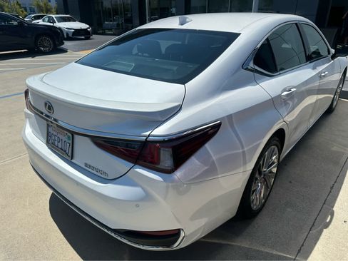 Used 2023 Lexus ES 300h w/ Accessory Package (Z2) FWD image 4