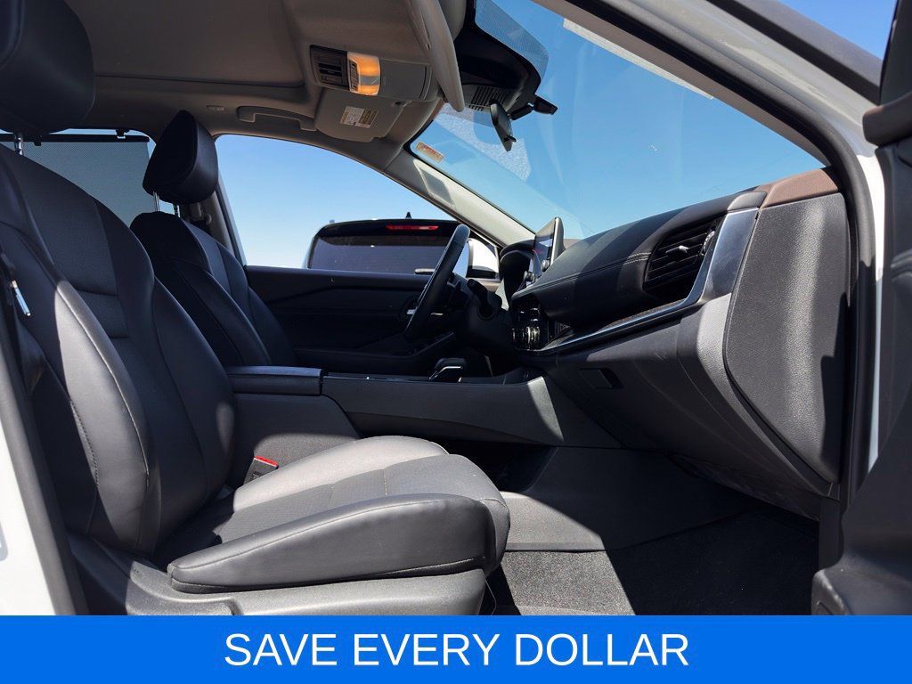 Used 2023 Nissan Rogue SV w/ SV Premium Package FWD image 17
