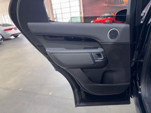 Used 2018 Land Rover Discovery SE image 53