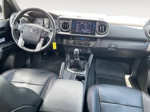 Used 2017 Toyota Tacoma TRD Pro AWD/4WD image 10