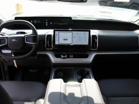 New 2025 Ford Expedition Active image 10