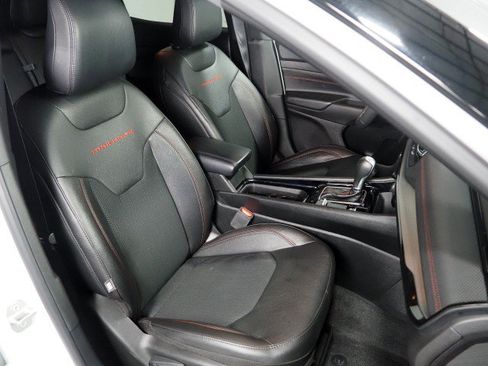 Used 2025 Jeep Compass Trailhawk AWD/4WD image 2