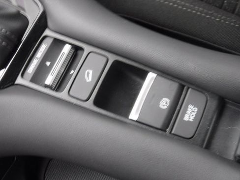 Used 2024 Honda HR-V LX image 16