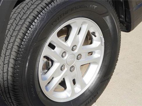 Certified 2023 Jeep Grand Cherokee Laredo w/ Luxury Tech Group I image 11