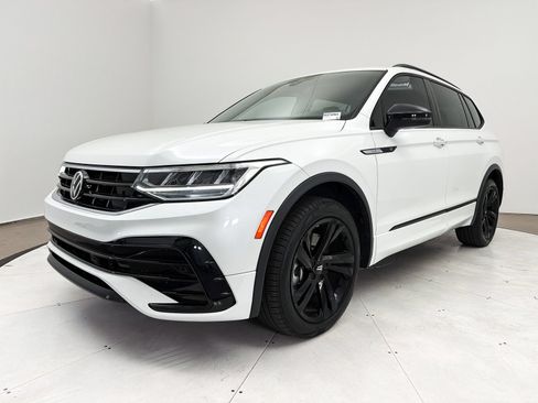Used 2023 Volkswagen Tiguan SE R-Line FWD image 13
