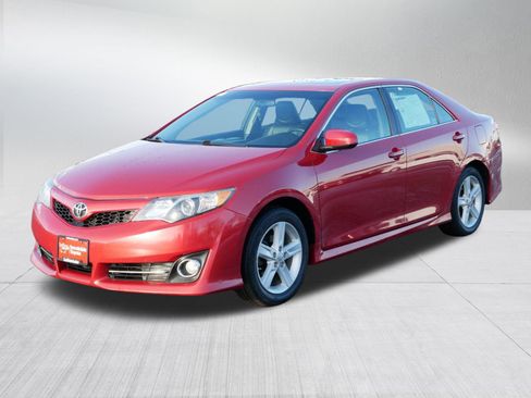 Used 2012 Toyota Camry SE w/ Convenience Pkg image 3