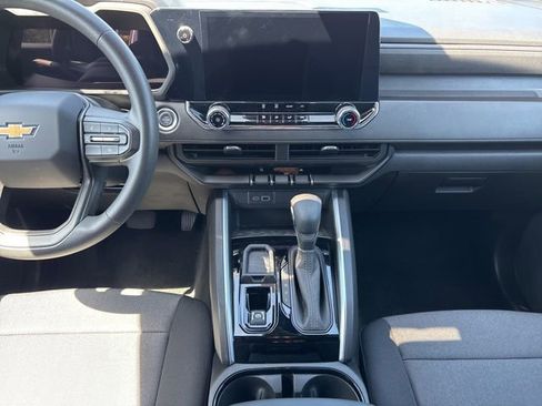 Used 2025 Chevrolet Colorado W/T RWD image 12