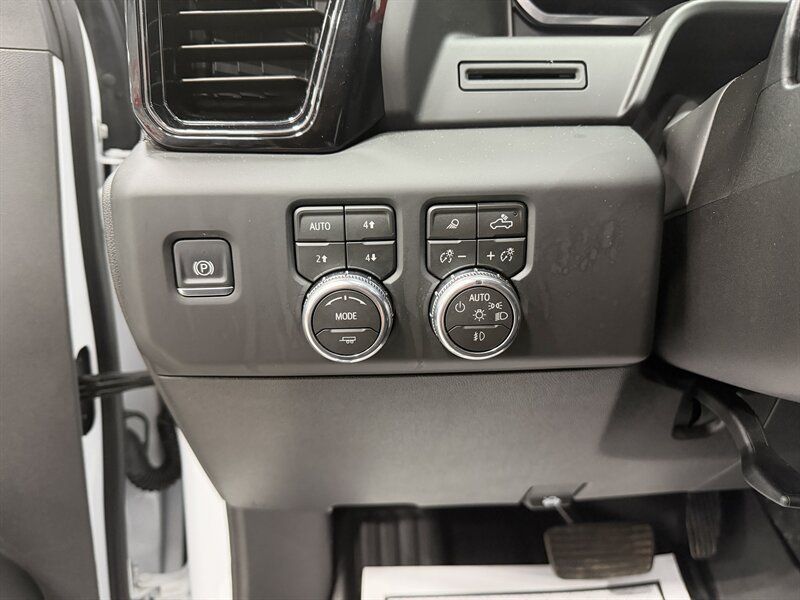 Used 2026 GMC Sierra 2500 AT4 AWD/4WD image 11