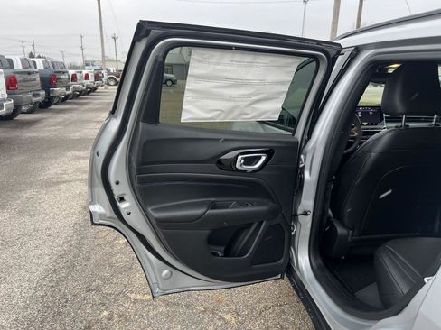 New 2026 Jeep Compass Latitude image 24