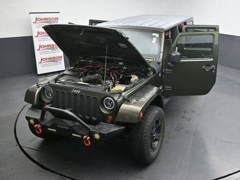 Used 2007 Jeep Wrangler Unlimited Sahara w/ Dual Top Group AWD/4WD image 37