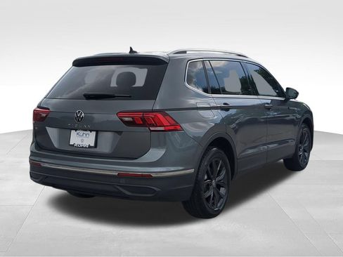 Certified 2024 Volkswagen Tiguan SE w/ Panoramic Sunroof Package FWD image 3
