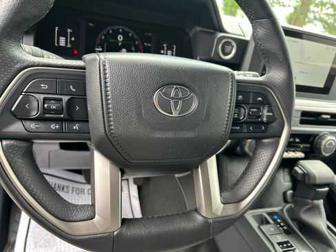 Used 2025 Toyota 4Runner SR5 AWD/4WD image 24