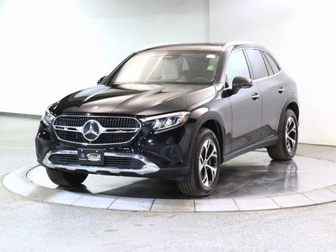 Used 2025 Mercedes-Benz GLC 350e 4MATIC w/ Advanced USB Package image 12