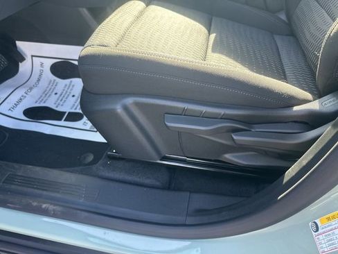 New 2026 Chevrolet Equinox LT image 17