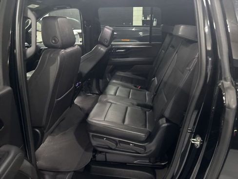 Used 2025 Chevrolet Suburban Z71 image 28