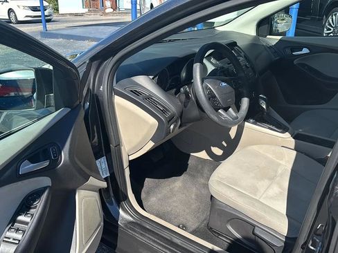 Used 2015 Ford Focus SE image 9