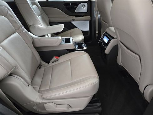 Certified 2023 Lincoln Aviator Reserve w/ Equipment Group 201A image 17