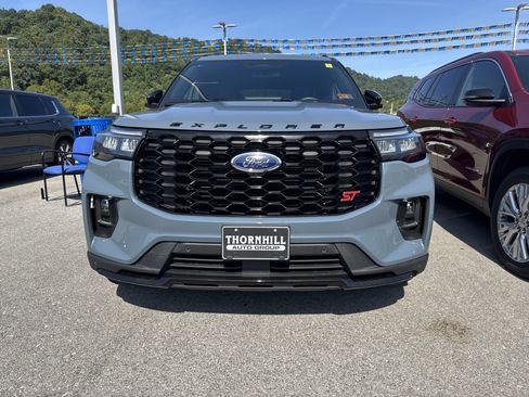 Used 2025 Ford Explorer ST w/ Sun And Sound Package AWD/4WD image 3