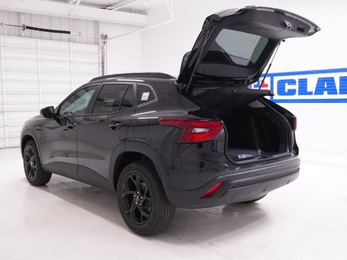 New 2026 Chevrolet Trax LT FWD image 8