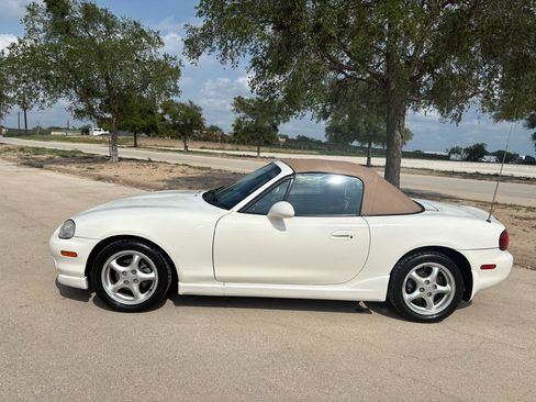 Used 2000 MAZDA MX-5 Miata RWD image 2