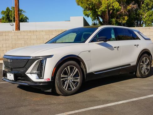 Certified 2024 Cadillac Lyriq Luxury RWD image 3