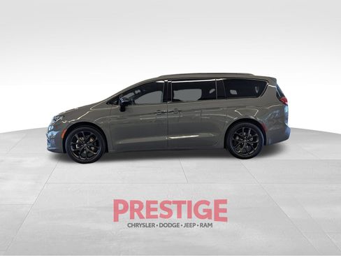 Used 2025 Chrysler Pacifica Limited FWD image 12