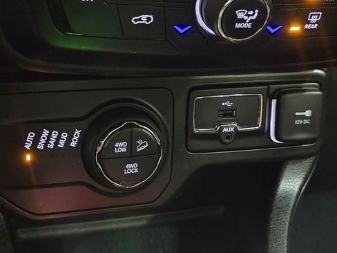 Used 2021 Jeep Renegade Trailhawk image 29