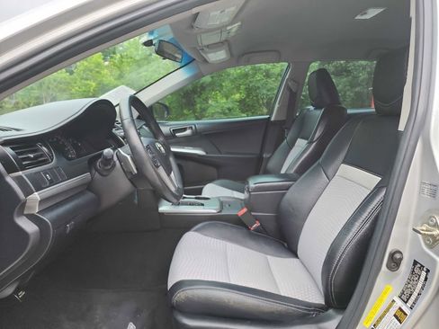 Used 2014 Toyota Camry SE FWD image 11