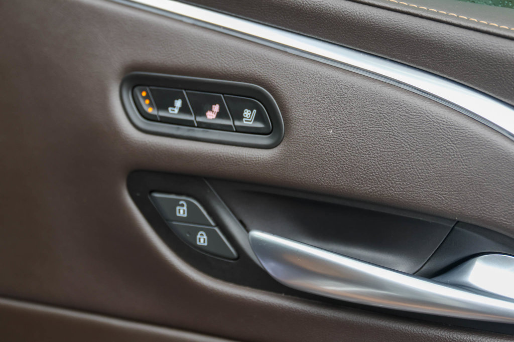 Used 2023 Cadillac Escalade Premium Luxury RWD image 21