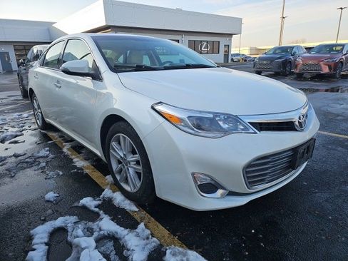 Used 2014 Toyota Avalon XLE Premium image 2