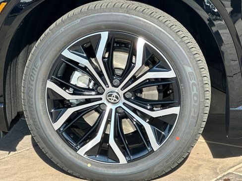 New 2026 Toyota Crown Signia XLE image 34