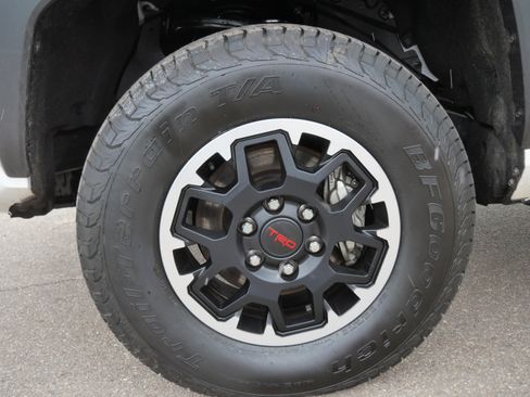 Certified 2025 Toyota Tacoma TRD Off-Road image 16