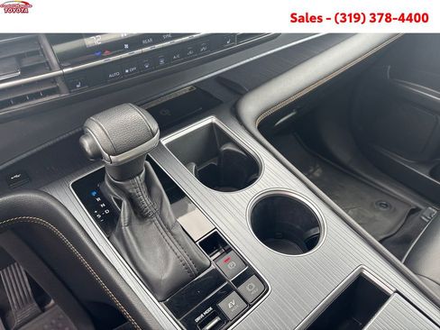 Certified 2022 Toyota Sienna XLE Woodland Edition AWD/4WD image 19