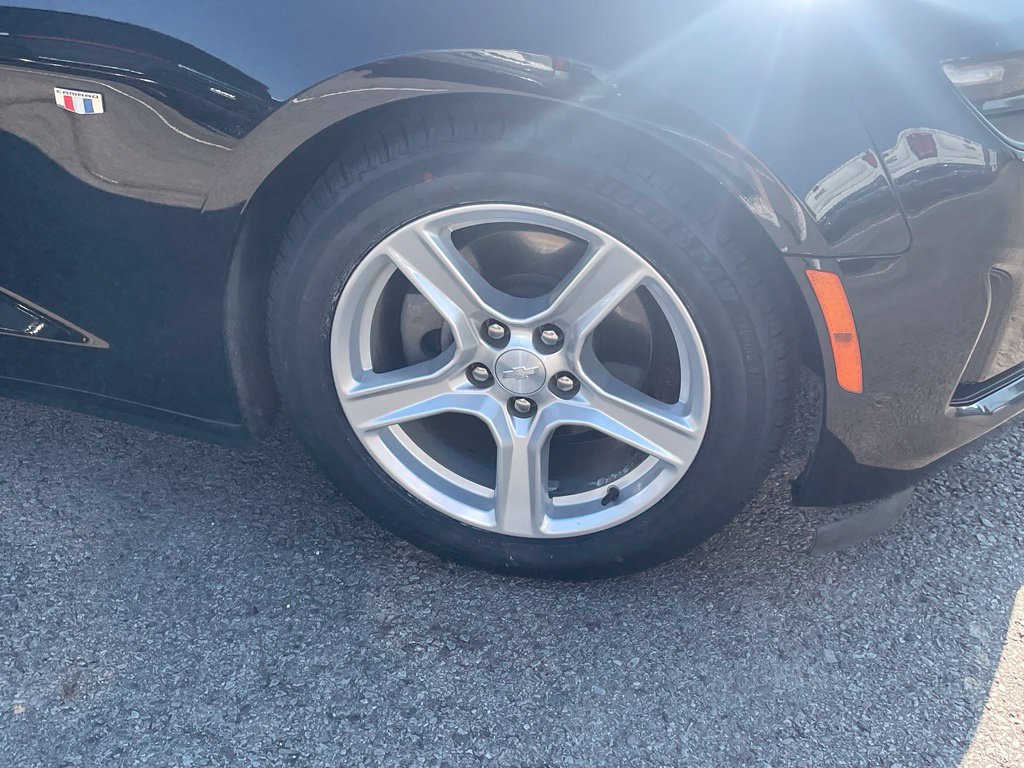 Used 2023 Chevrolet Camaro LT RWD image 4