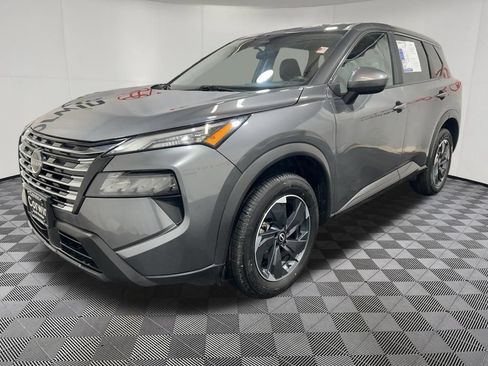 Used 2025 Nissan Rogue SV AWD/4WD image 3