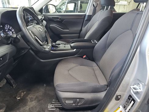 Used 2025 Toyota Highlander LE image 10