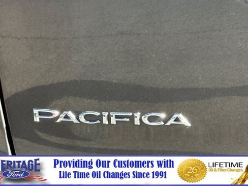 Used 2021 Chrysler Pacifica Touring-L FWD image 28