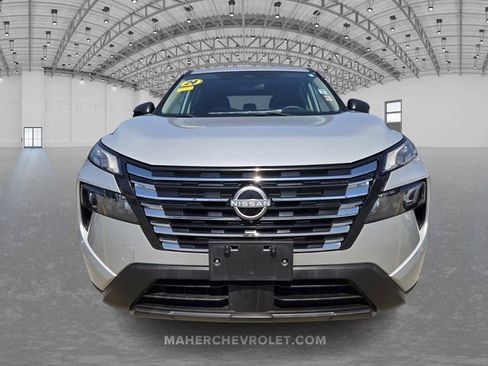 Used 2024 Nissan Rogue S FWD image 2