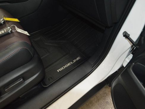Used 2026 Honda Ridgeline Black Edition image 9