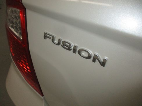 Used 2010 Ford Fusion Hybrid FWD image 8