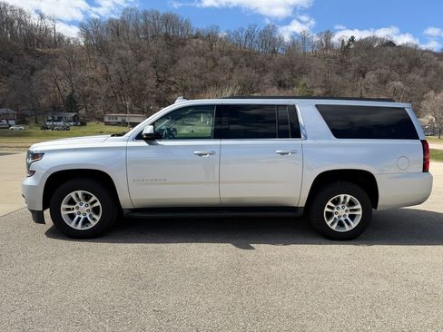 Used 2015 Chevrolet Suburban LT w/ Luxury Package image 8