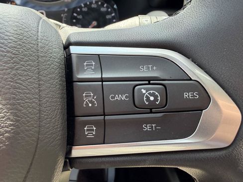 Used 2025 Jeep Compass Limited AWD/4WD image 15