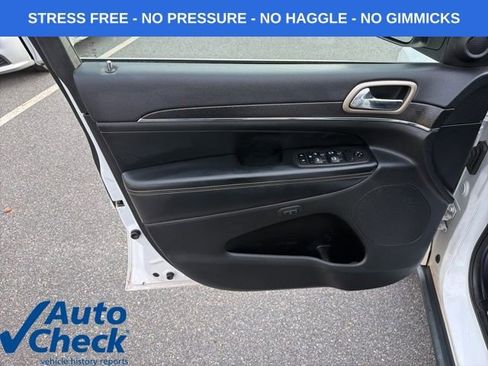 Used 2015 Jeep Grand Cherokee Limited image 16