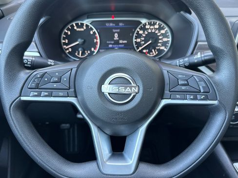 Used 2025 Nissan Altima 2.5 SV FWD image 11