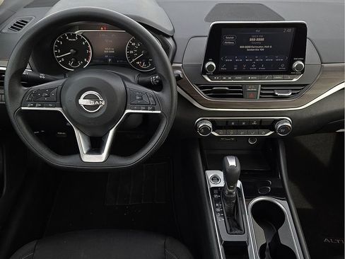 Used 2024 Nissan Altima 2.5 SV image 10